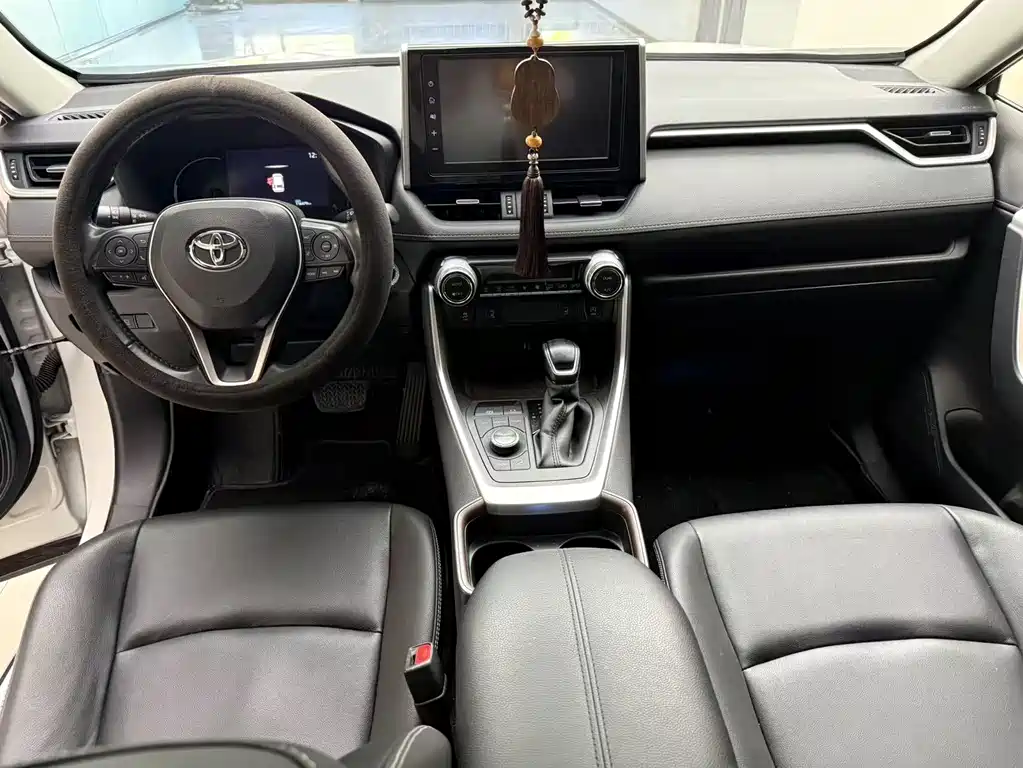 Toyota RAV4 2021 — фото 8