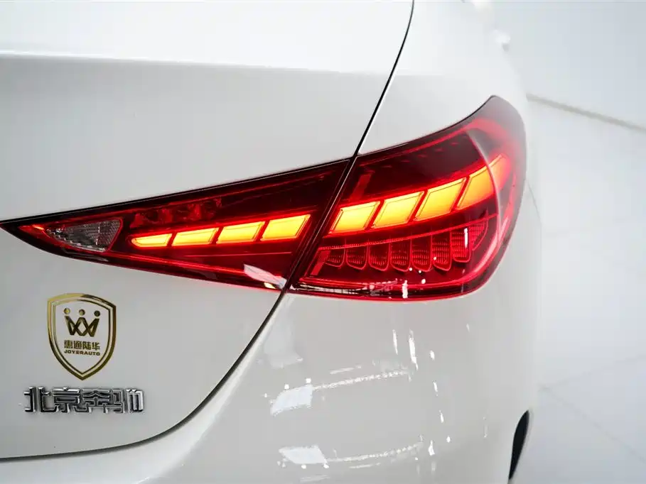 Mercedes-Benz C-Class 2023 — фото 9