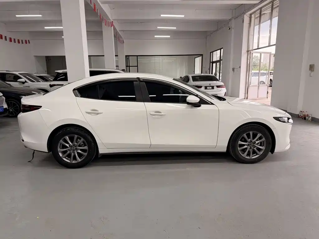 Mazda 3 Axela 2022