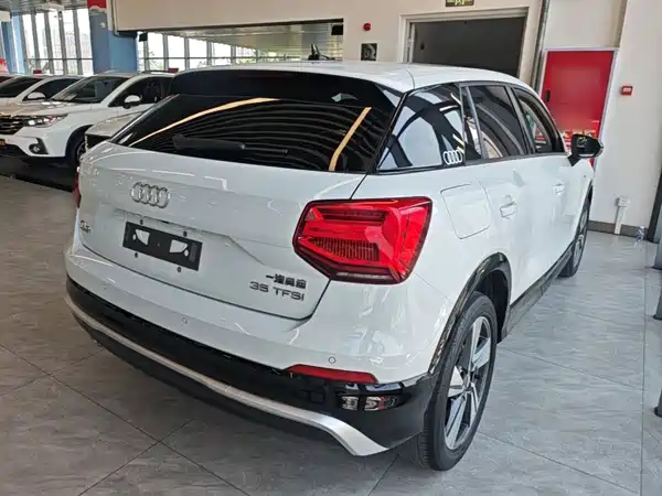 Audi Q2L 2020