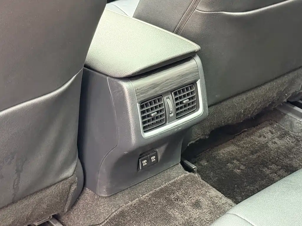 Toyota Camry 2022 — фото 11