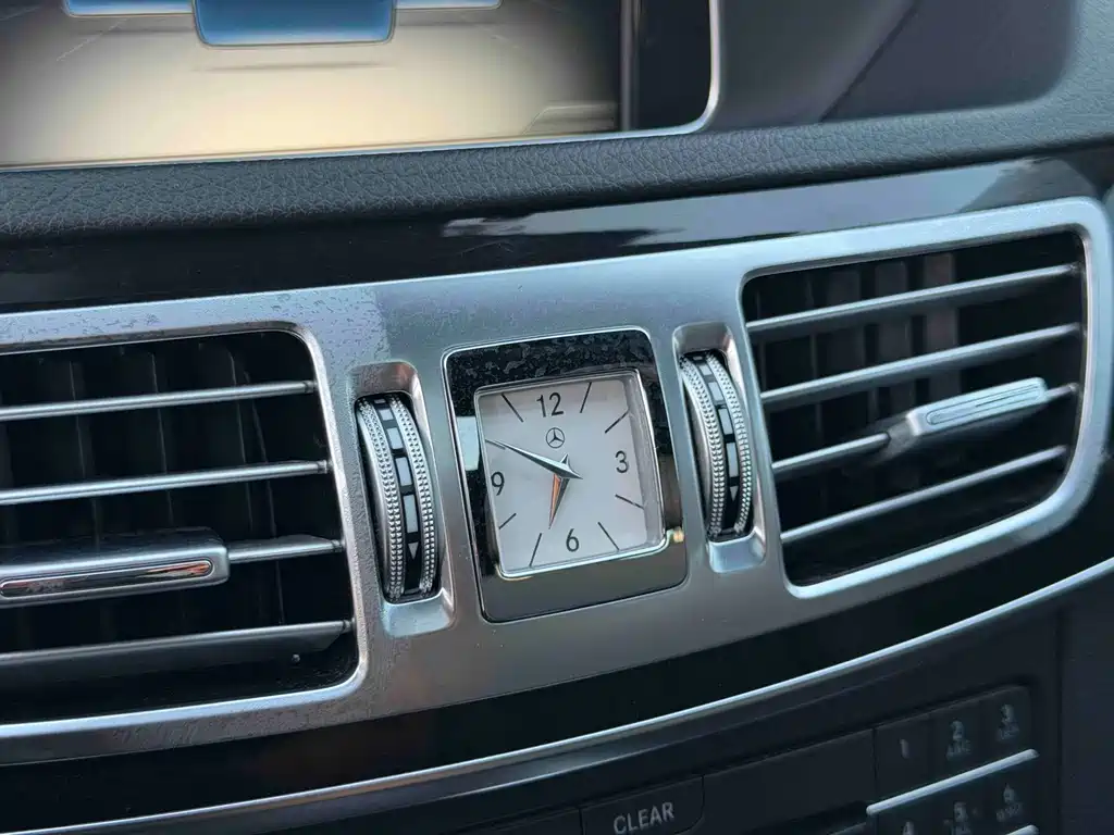 Mercedes-Benz E-Class 2015 — фото 20