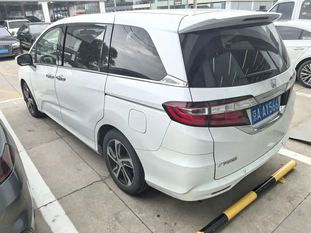 Honda Odyssey 2018 — фото 11