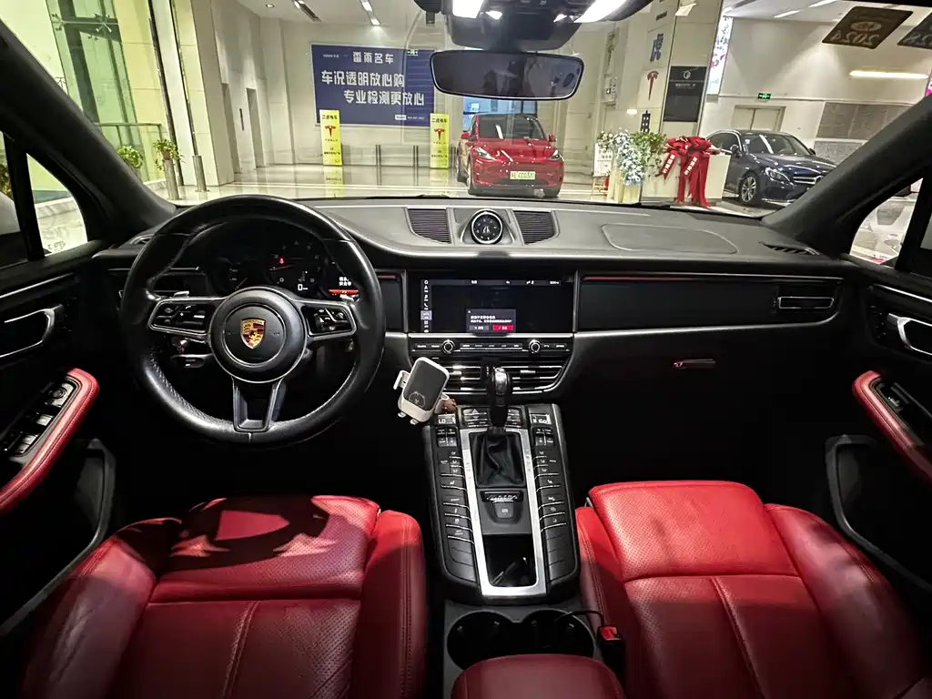 Porsche Macan 2020 — фото 12