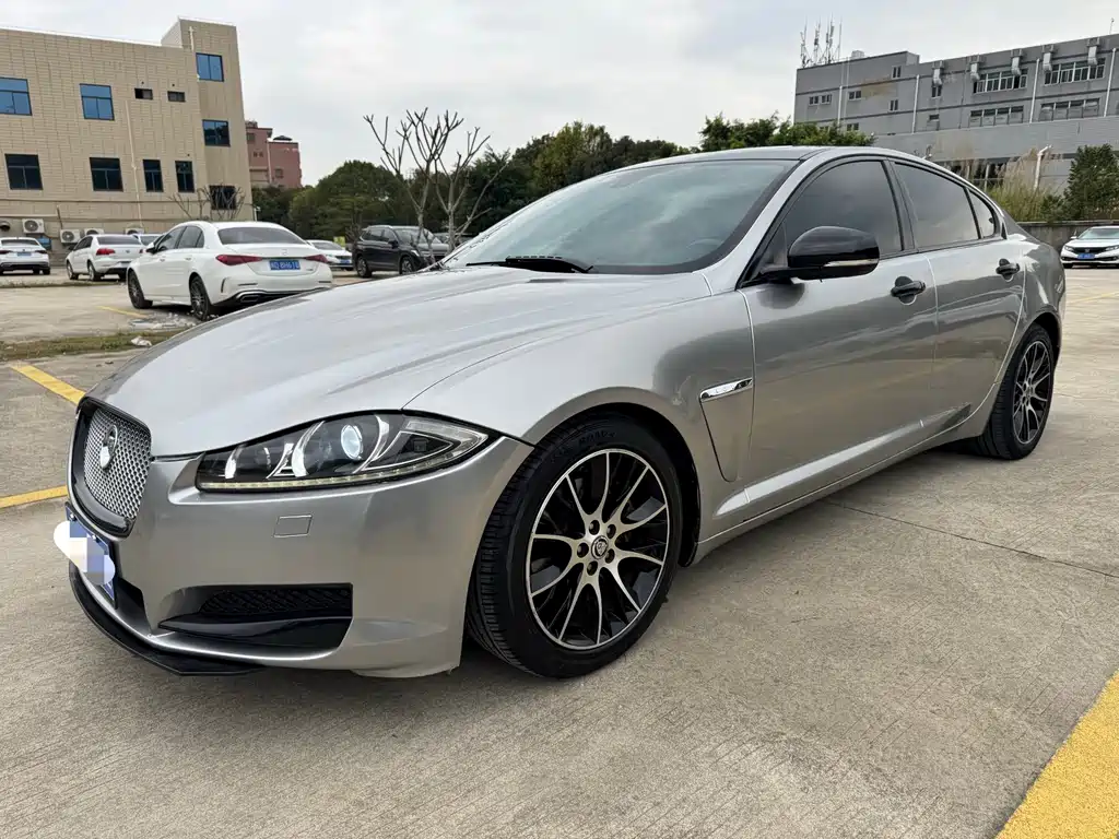 Jaguar XF 2013