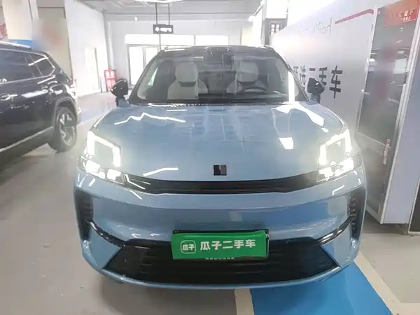 Lynk & Co 08 EM-P 2025