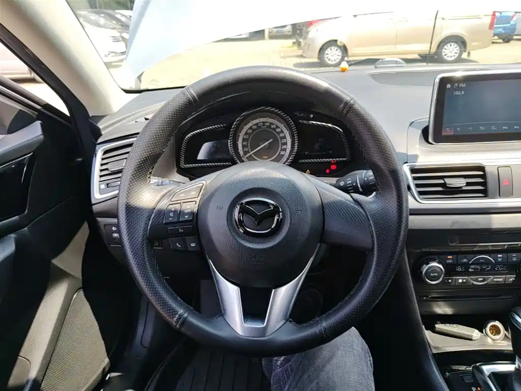 Mazda 3 Axela 2016 — фото 6
