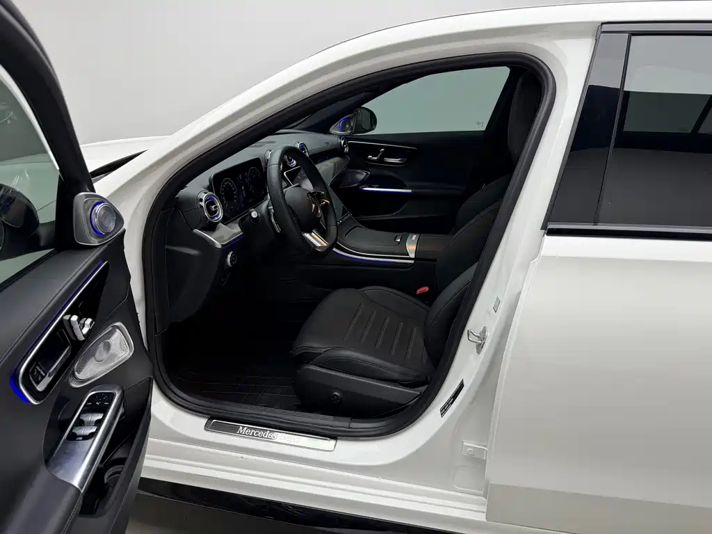 Mercedes-Benz C-Class 2024 — фото 17