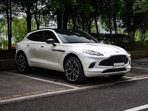 Aston Martin DBX 2020