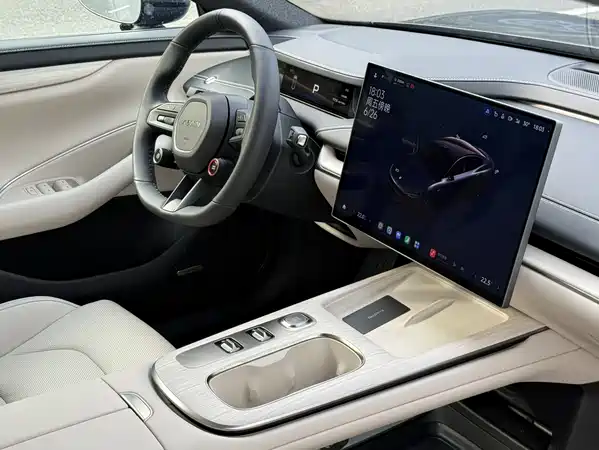 Xiaomi SU7 2025