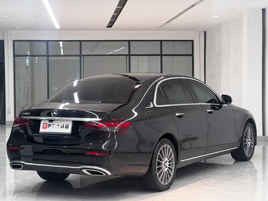 Mercedes-Benz E-Class 2022 — фото 13