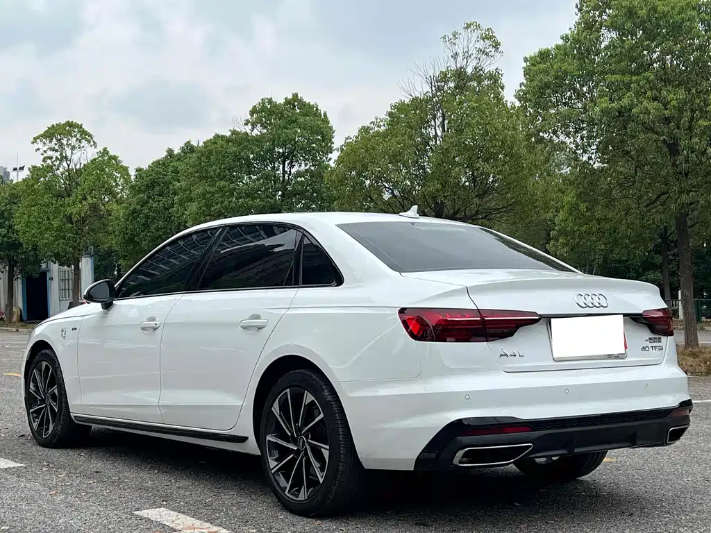 Audi A4L 2023 — фото 16