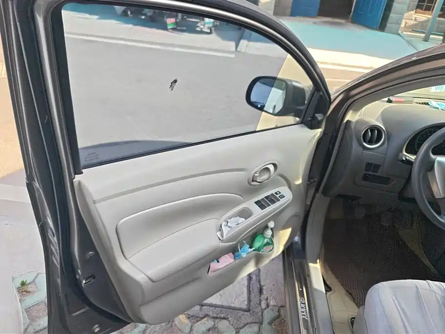 Nissan Sunny 2016