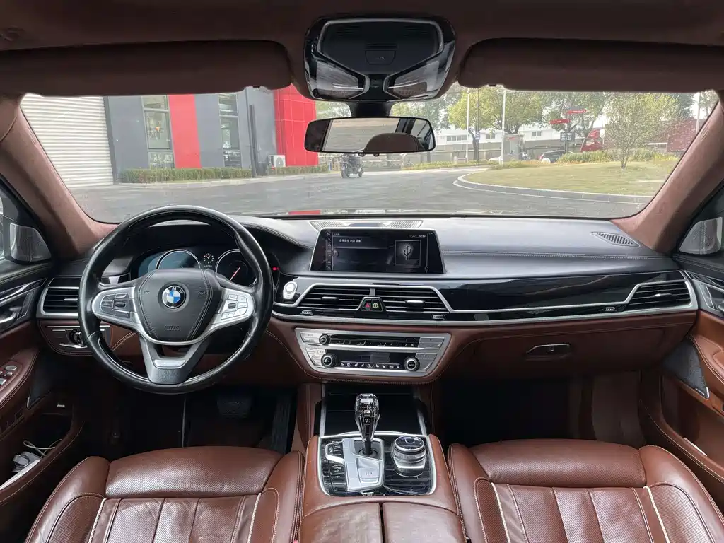BMW 7 Series 2016 — фото 13