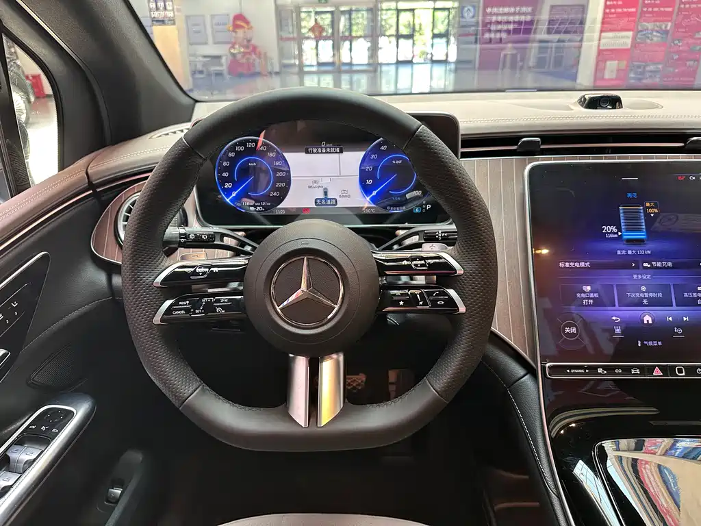 Mercedes-Benz EQE SUV 2023 — фото 20