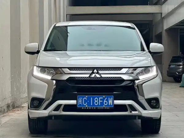 Mitsubishi Outlander 2023