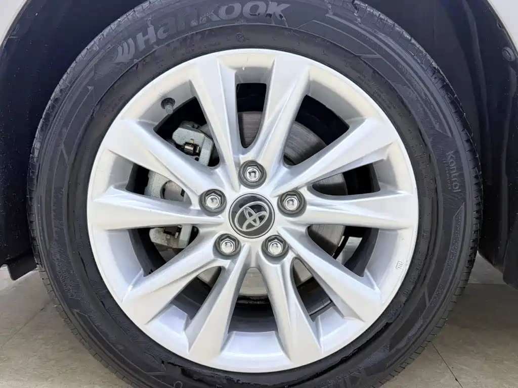 Toyota Corolla 2023 — фото 23