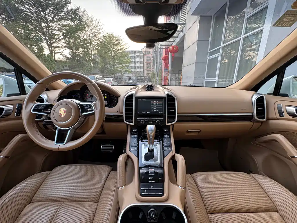 Porsche Cayenne 2017 — фото 13