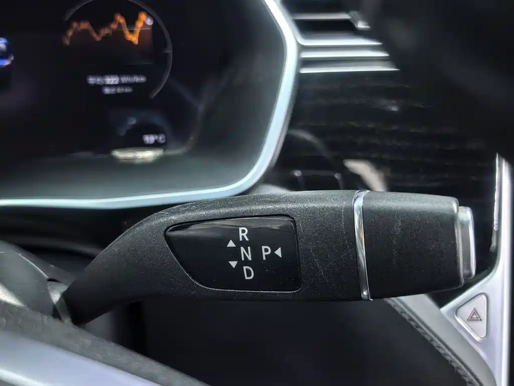 Tesla Model X 2018 — фото 12