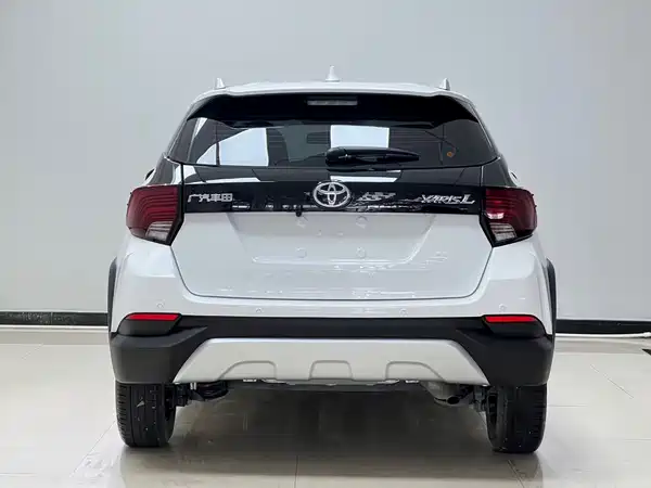 Toyota Yaris L 2023
