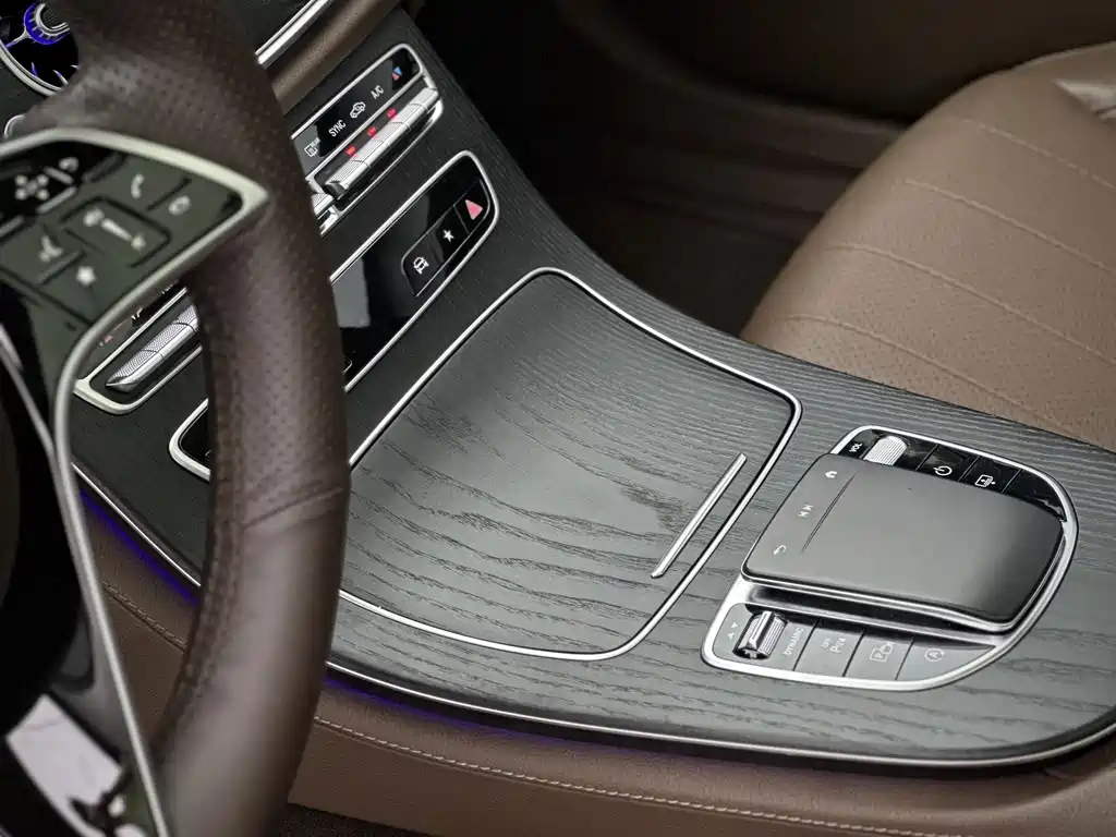 Mercedes-Benz E-Class 2023 — фото 10