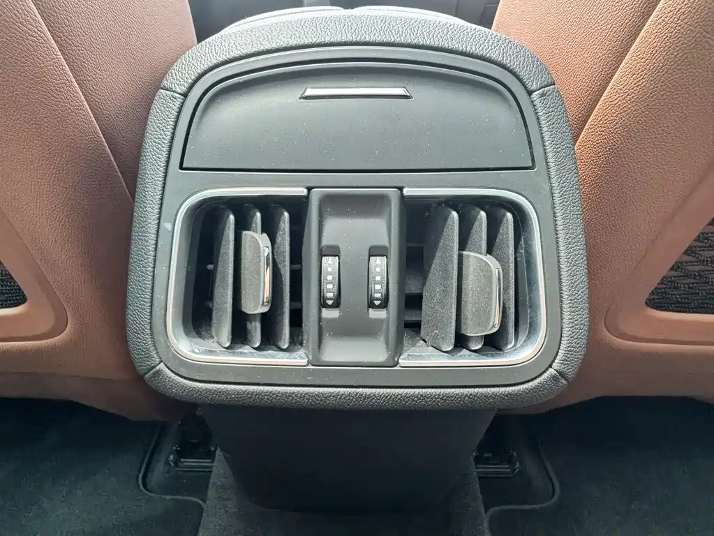 Maserati Levante 2020 — фото 11