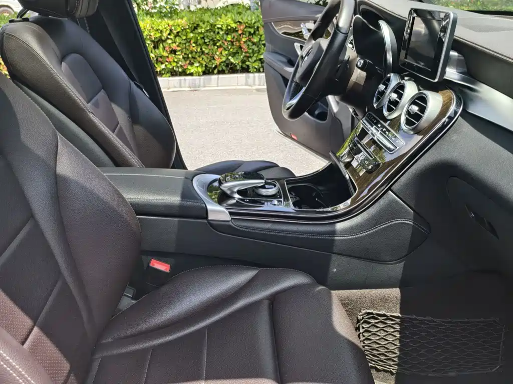Mercedes-Benz GLC 2017 — фото 14