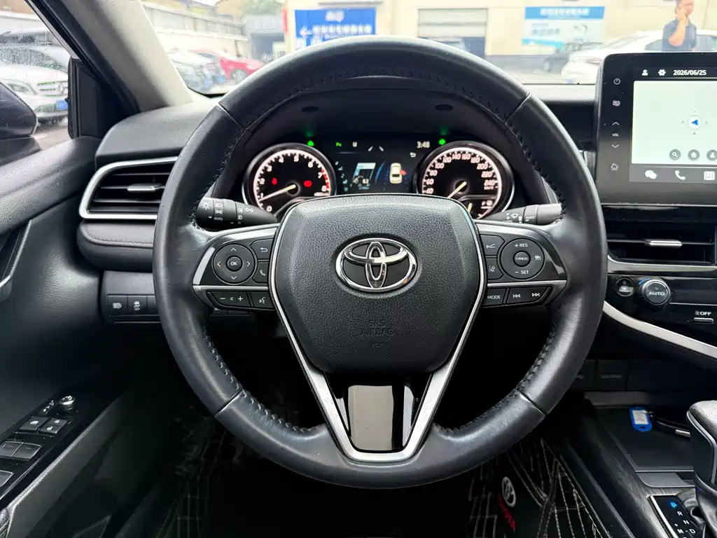 Toyota Camry 2022 — фото 7