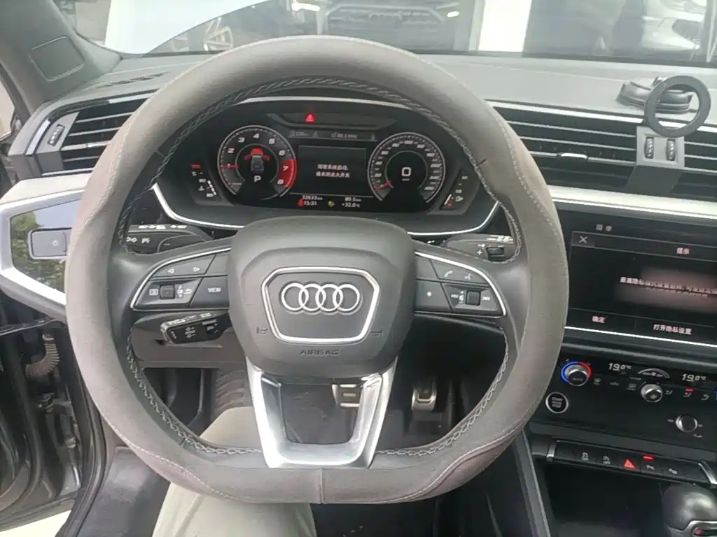 Audi Q3 2023 — фото 11