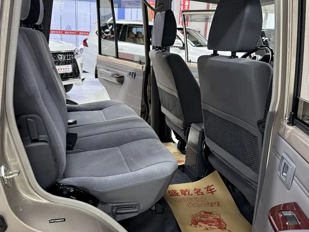 Toyota Land Cruiser 2020 — фото 25