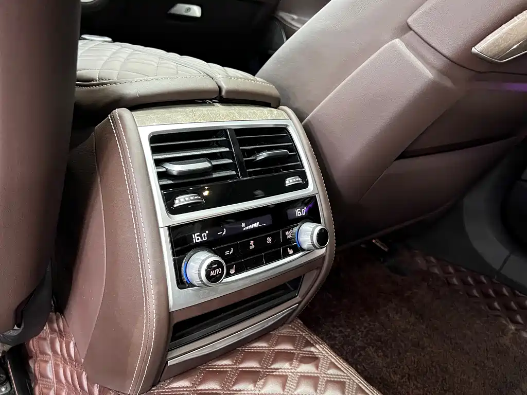 BMW 7 Series 2020 — фото 10
