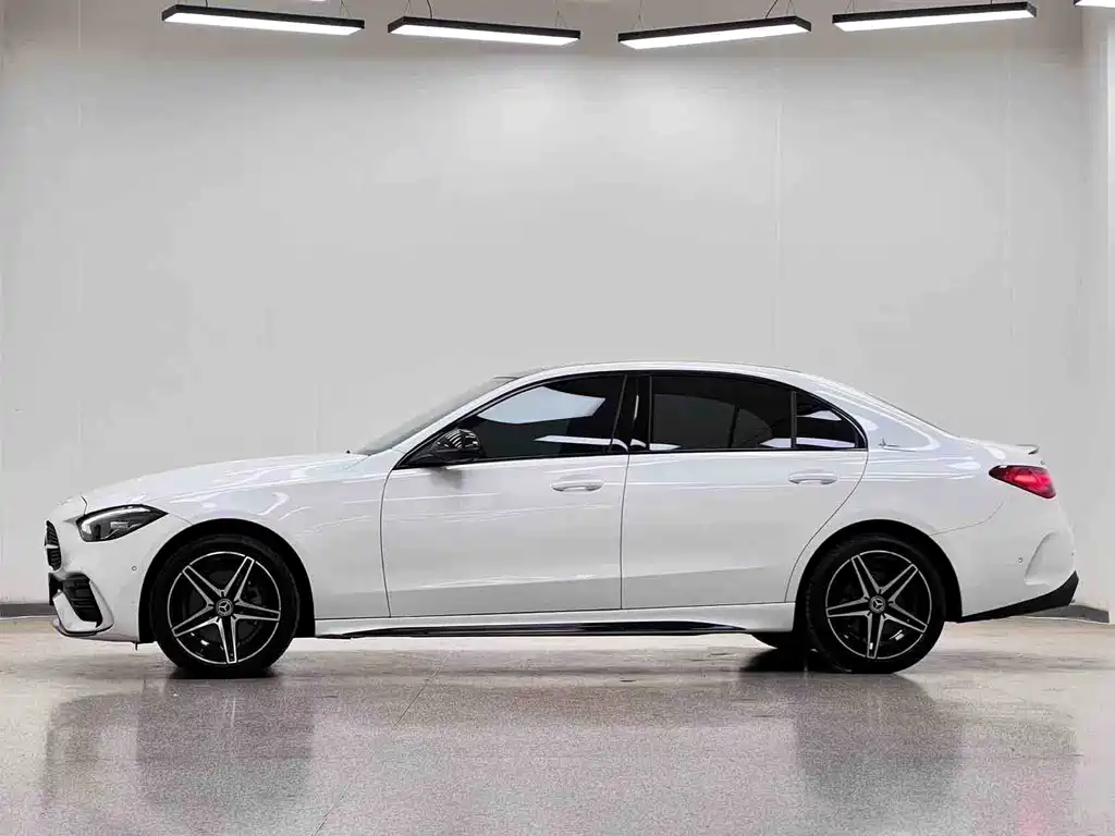 Mercedes-Benz C-Class 2024 — фото 29
