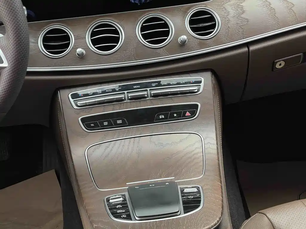 Mercedes-Benz E-Class 2021 — фото 11