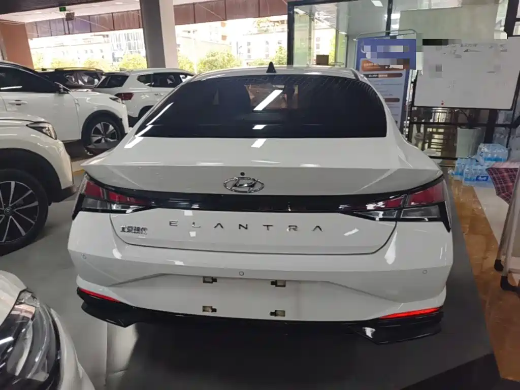 Hyundai Elantra 2023
