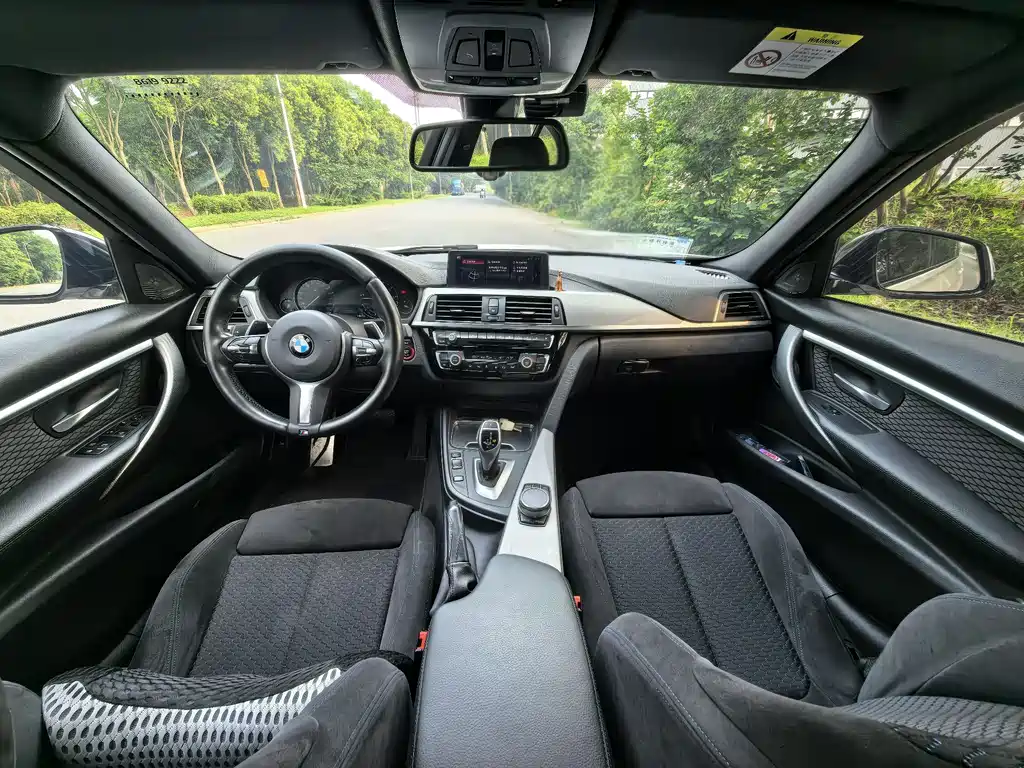BMW 3 Series 2018 — фото 10