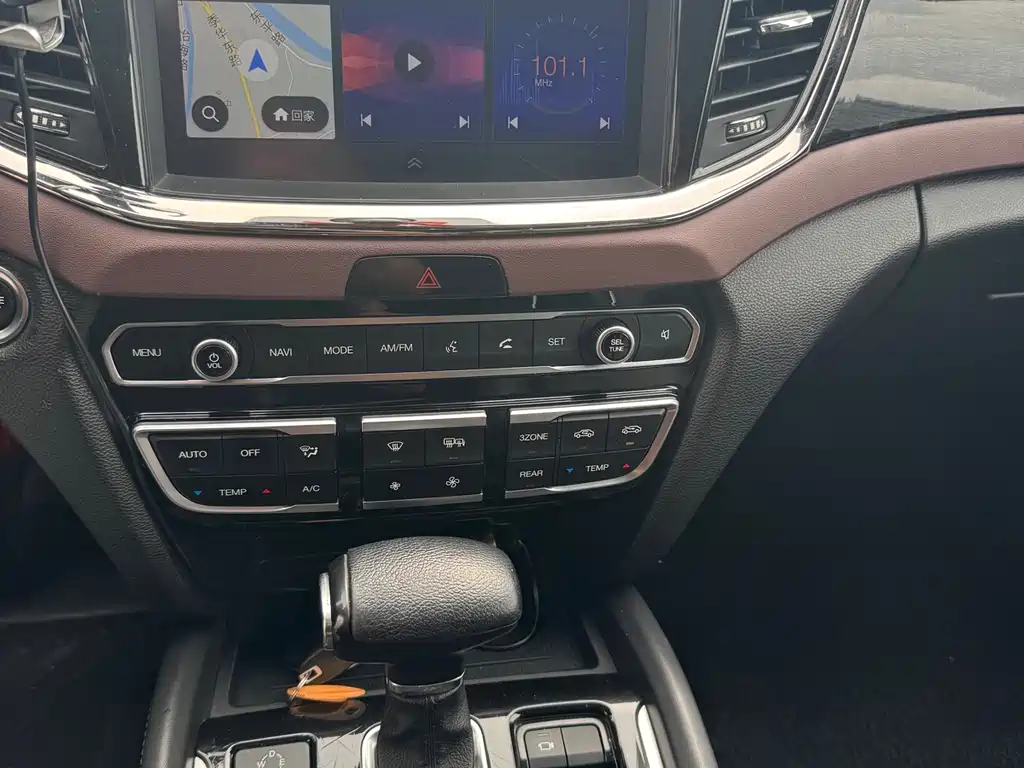 GAC Motor Trumpchi GS8 2017 — фото 10