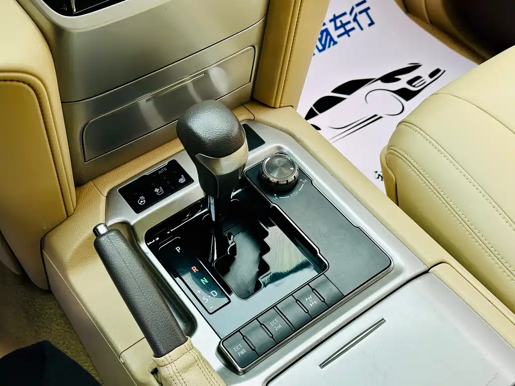 Toyota Land Cruiser 2017 — фото 9