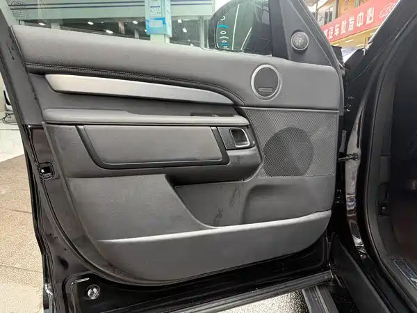 Land Rover Discovery 2023