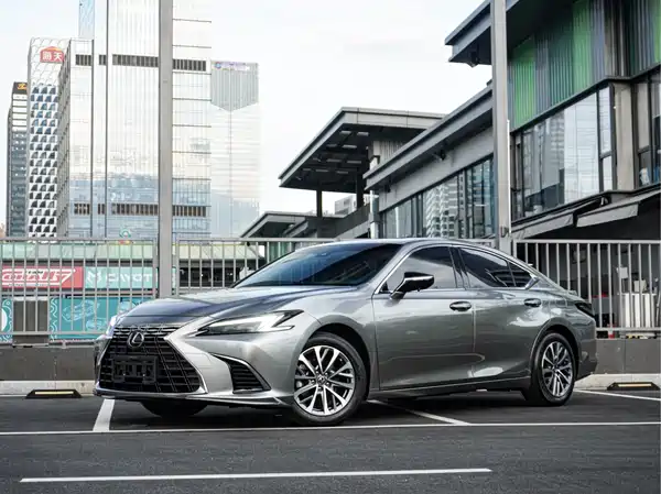 Lexus ES 2025