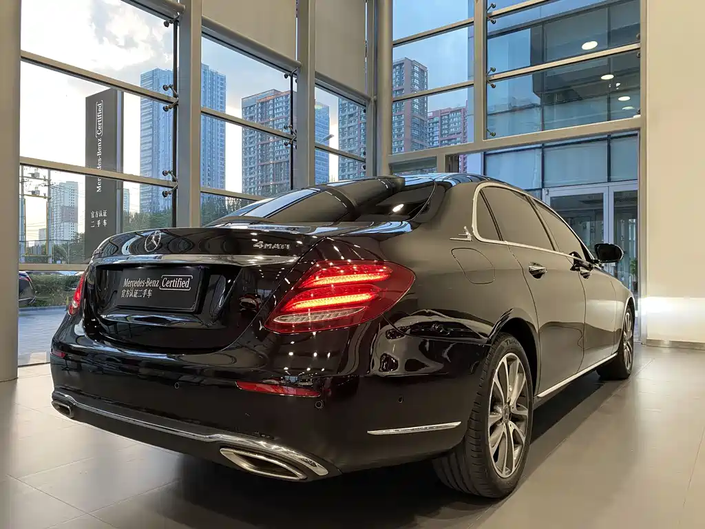 Mercedes-Benz E-Class 2018 — фото 15