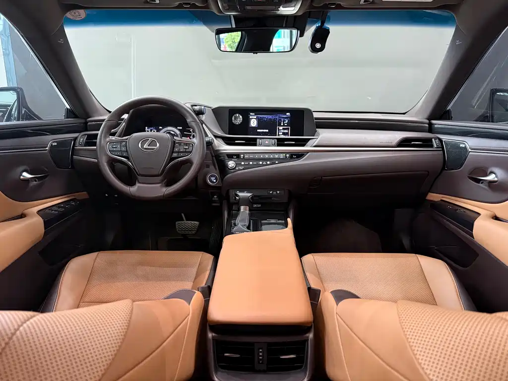 Lexus ES 2020 — фото 13