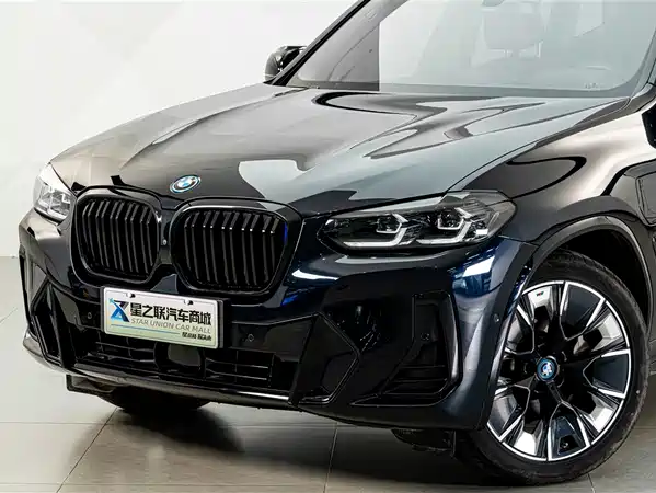 BMW iX3 2025