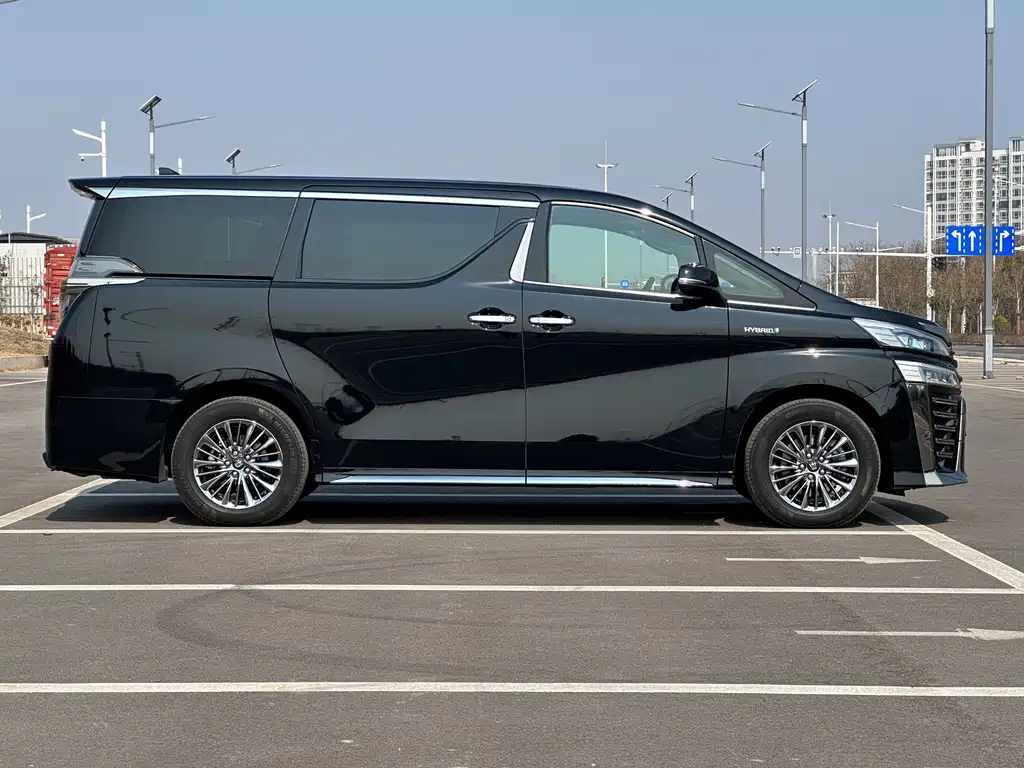 Toyota Vellfire 2022 — фото 4