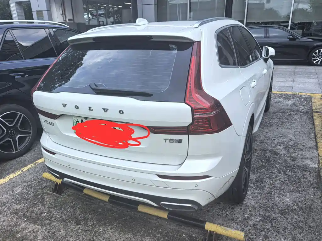 Volvo XC60 Plug-In Hybrid 2019 — фото 2