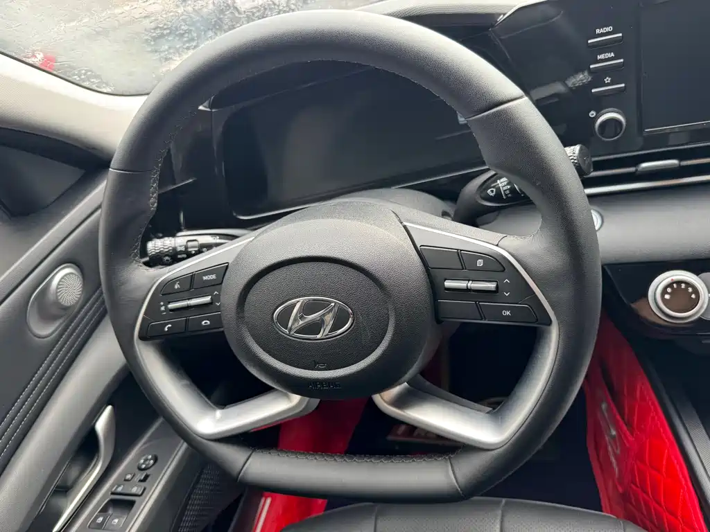 Hyundai Elantra 2022 — фото 12
