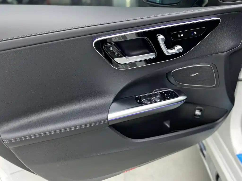 Mercedes-Benz C-Class 2025 — фото 19