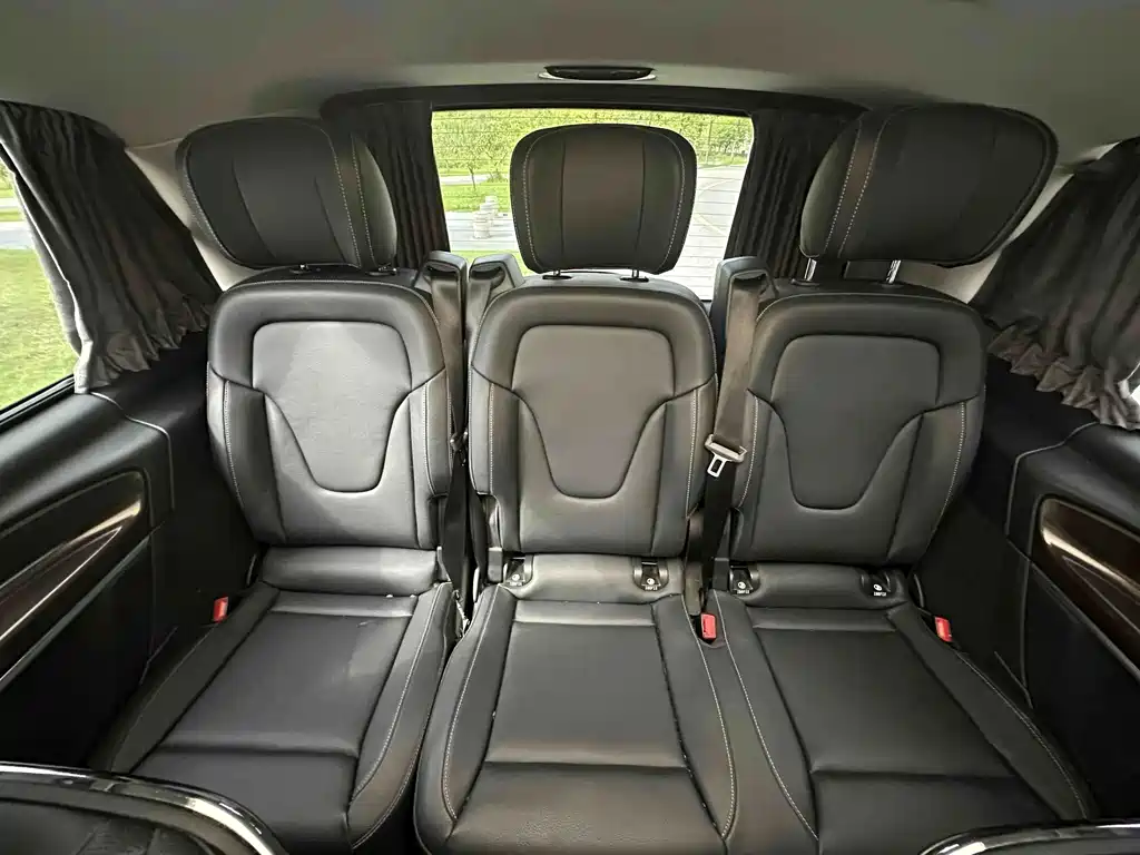 Mercedes-Benz V-Class 2021 — фото 19