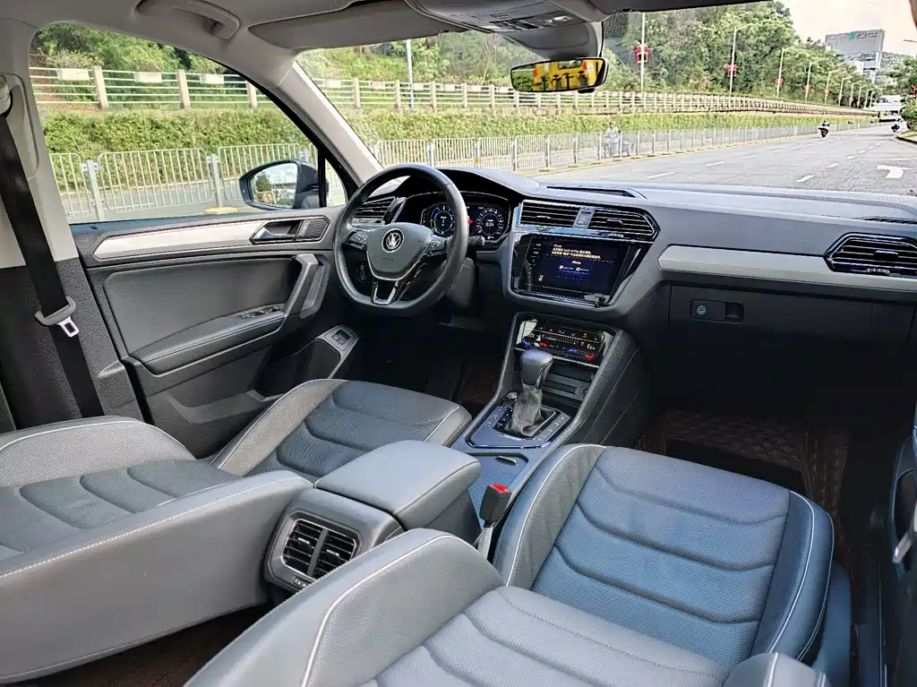 Volkswagen Tiguan L Plug-In Hybrid 2021 — фото 13