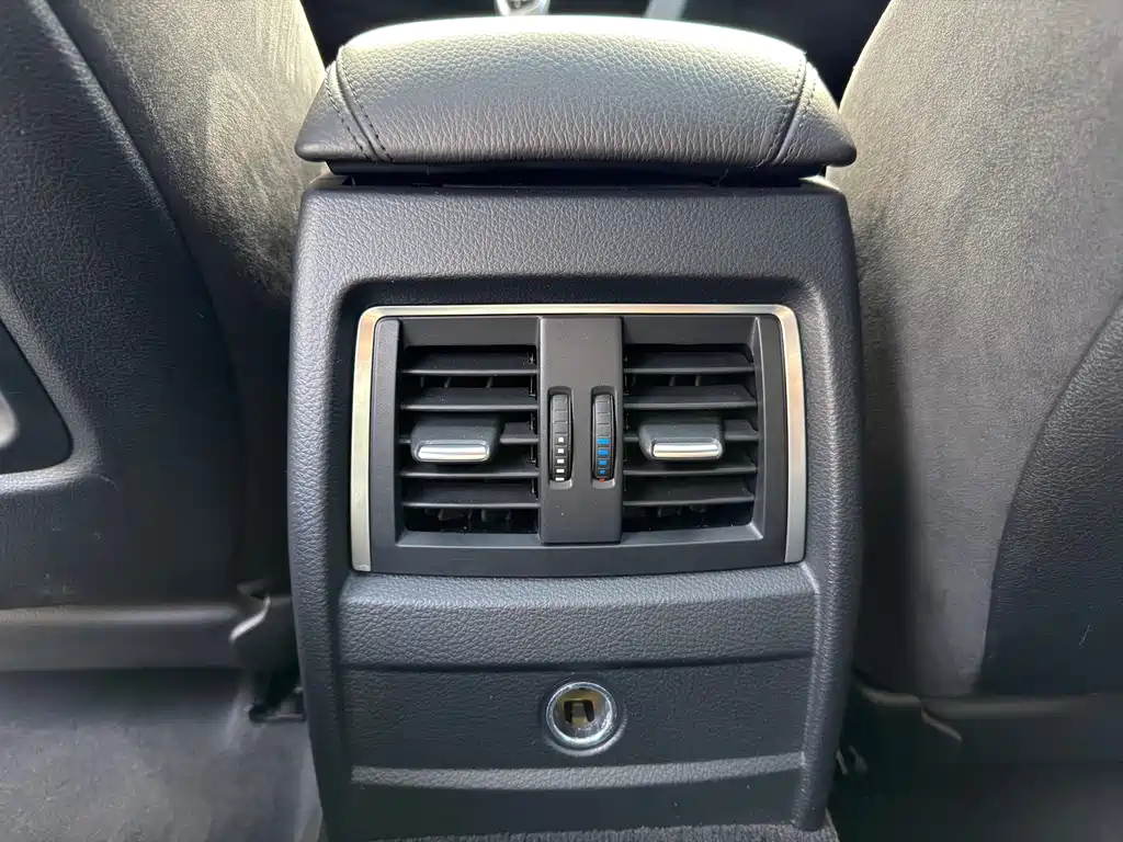 BMW 3 Series 2018 — фото 18