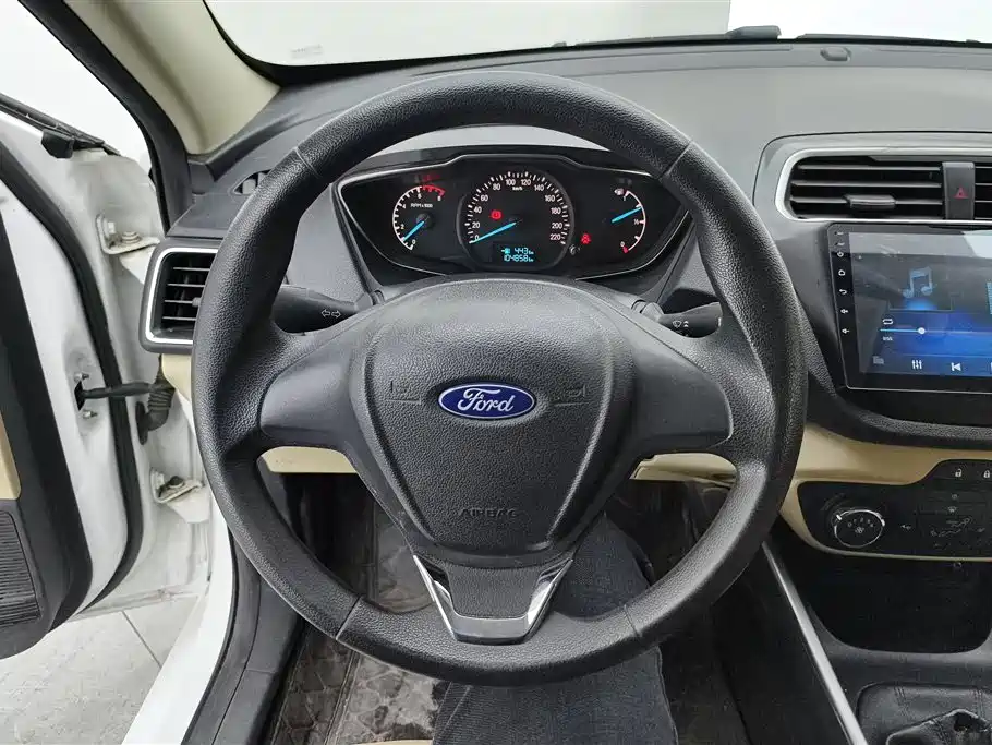 Ford Escort 2018 — фото 14